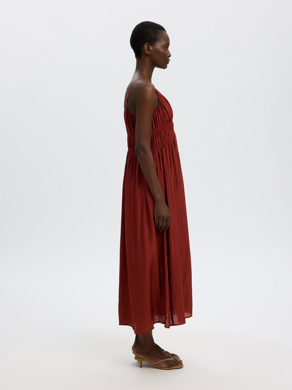 model_shot-creative
